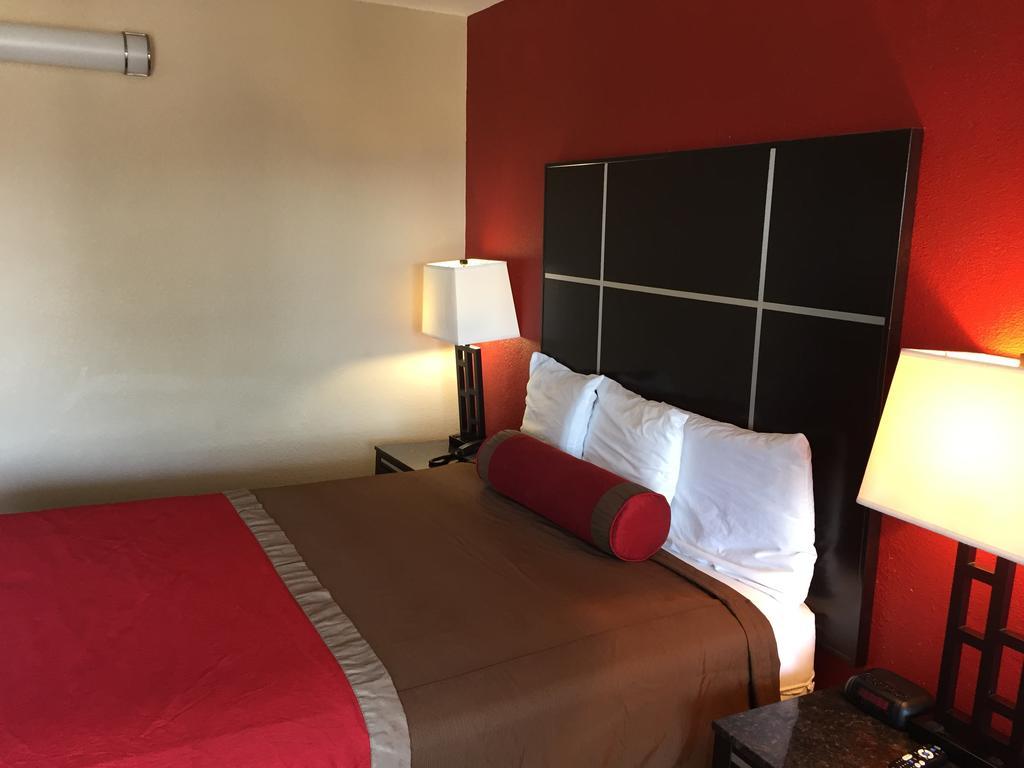 Harbor Inn & Suites Oceanside Room photo