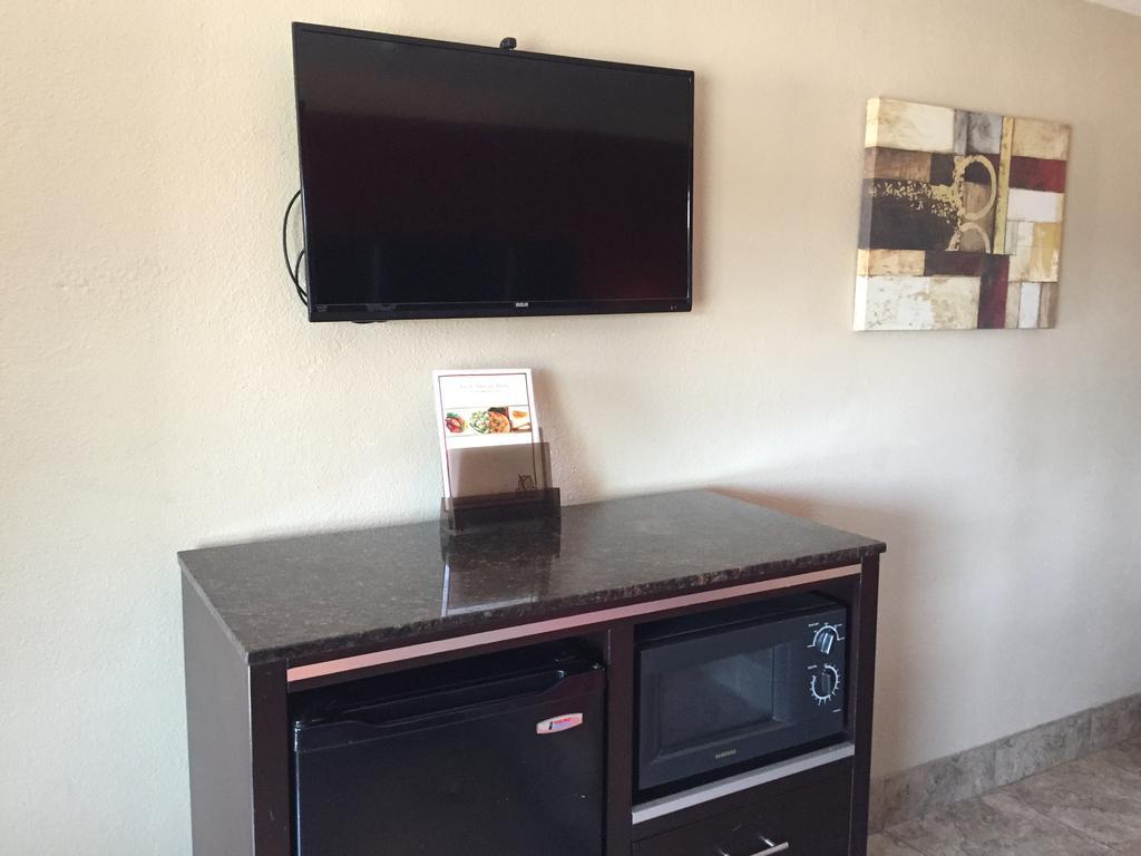 Harbor Inn & Suites Oceanside Room photo
