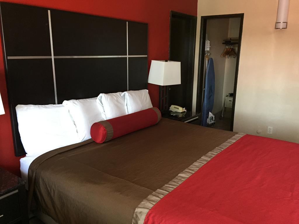 Harbor Inn & Suites Oceanside Room photo