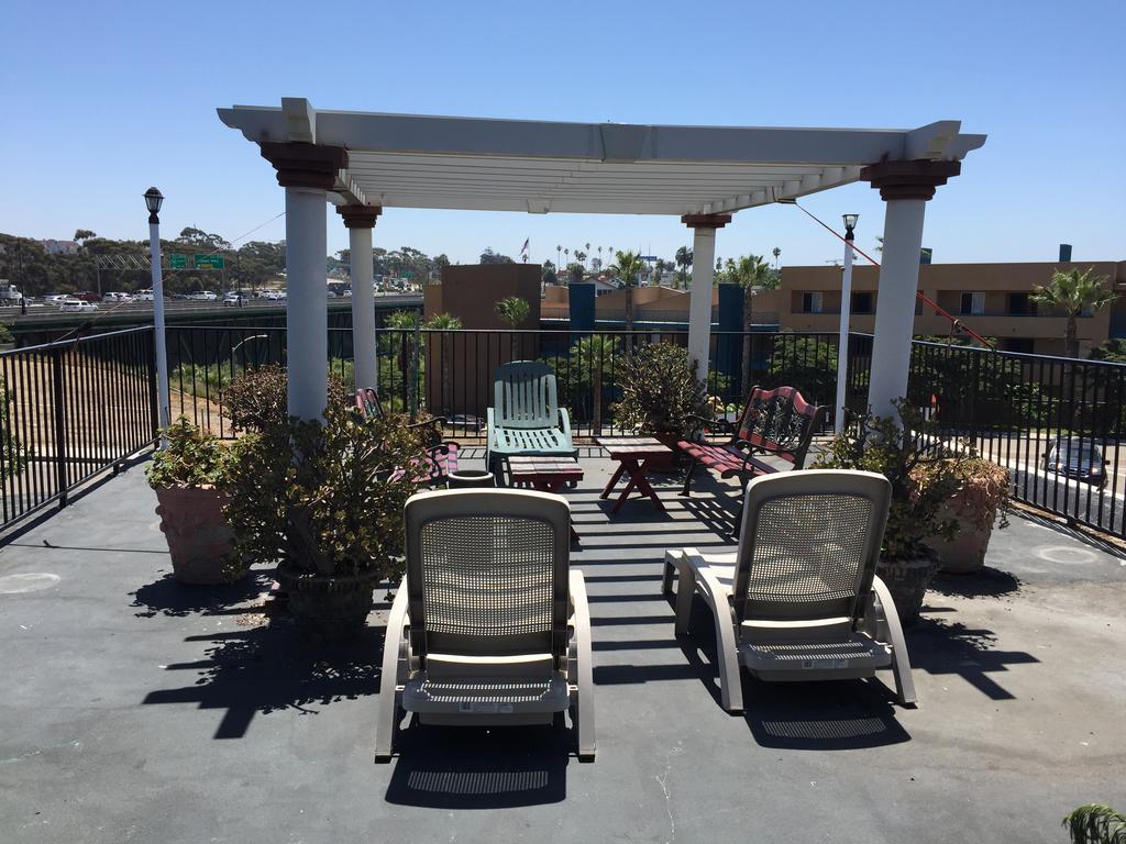 Harbor Inn & Suites Oceanside Exterior photo