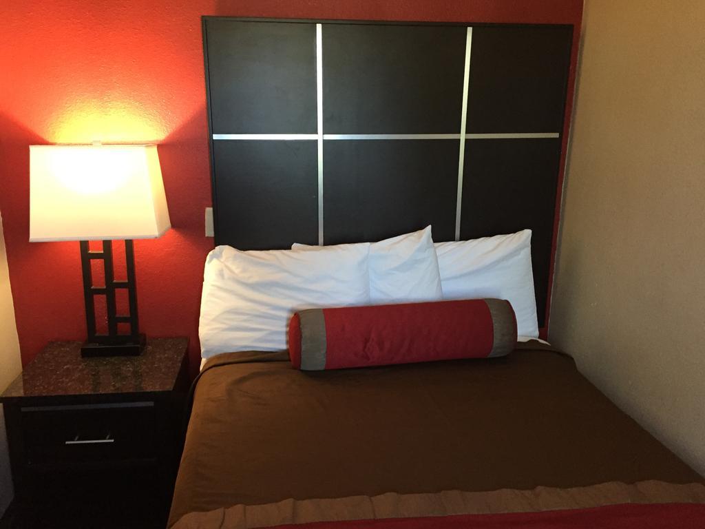 Harbor Inn & Suites Oceanside Room photo